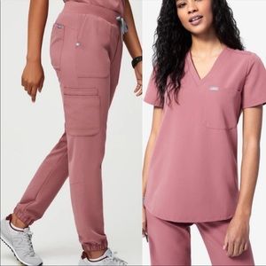 FIGS Scrub Set Catarina Top and Taldora joggers